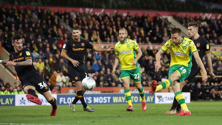 Marco Stiepermann scores for Norwich against Hull