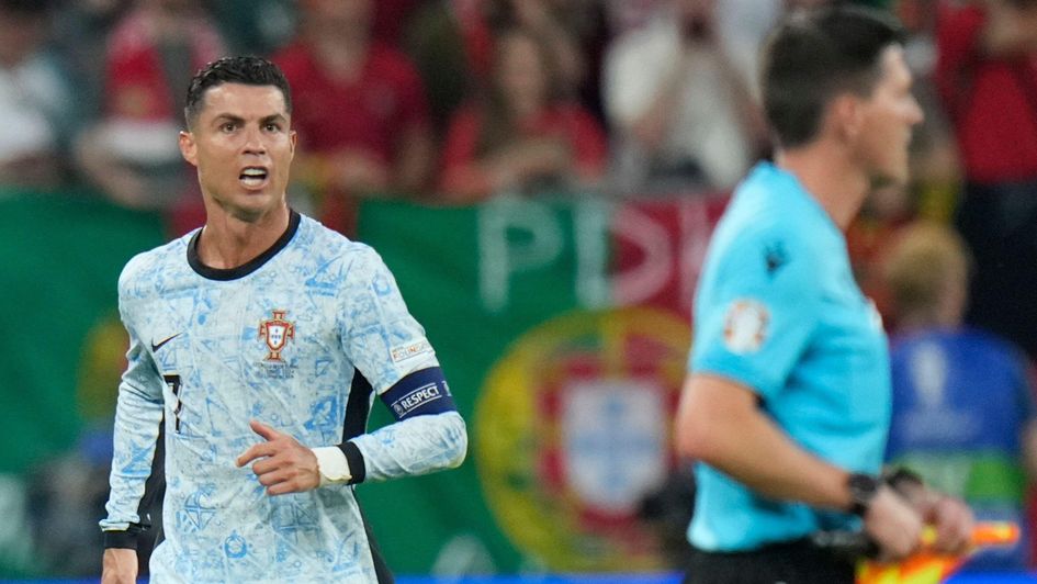 Cristiano Ronaldo shouts at the linesman