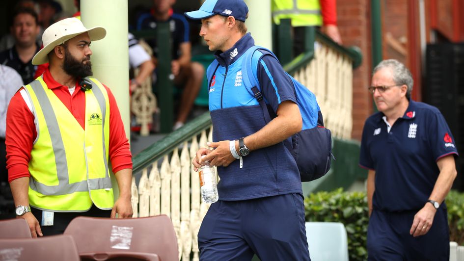 Joe Root arrives at the SCG from hospital on the final morning