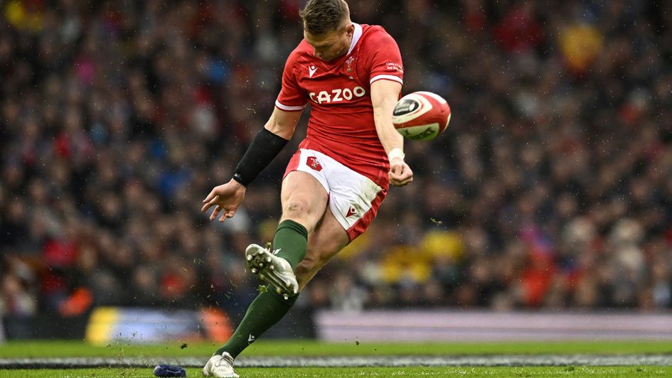 Dan Biggar kicks for goal