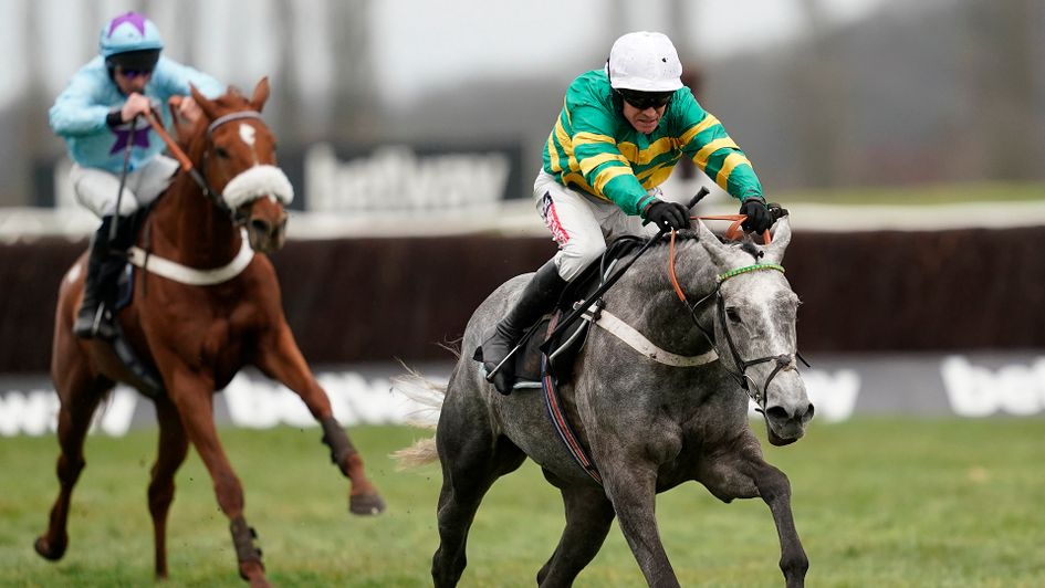 Champagne Platinum on his way to victory at Newbury