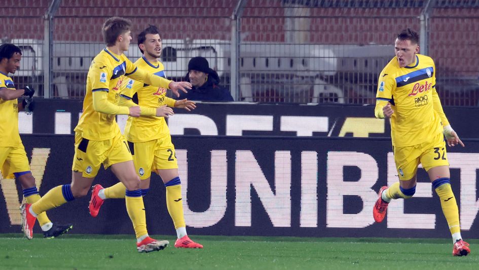 Atalanta celebrate scoring