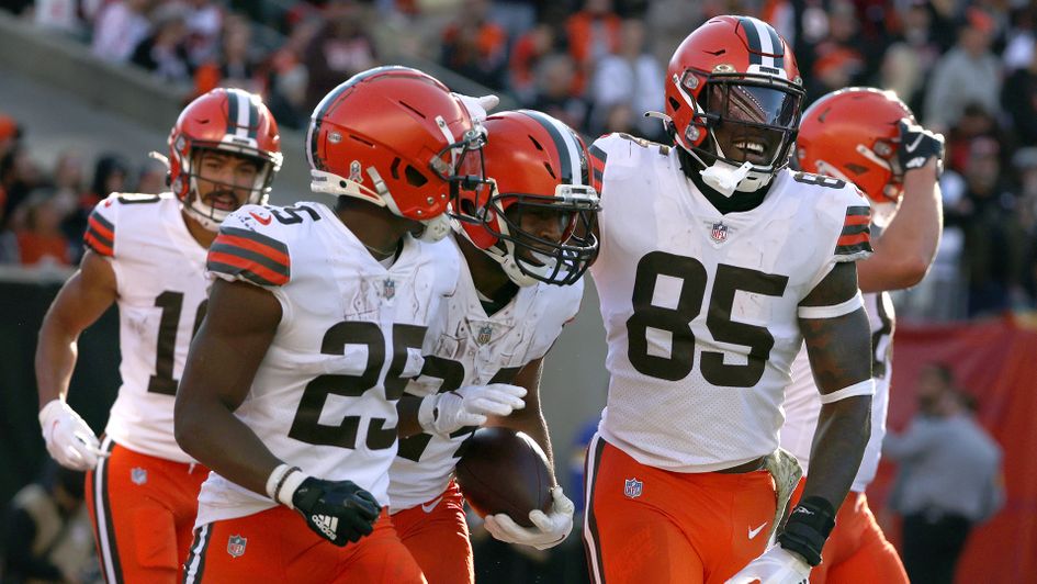 Cleveland Browns celebrate a Nick Chubb touchdown