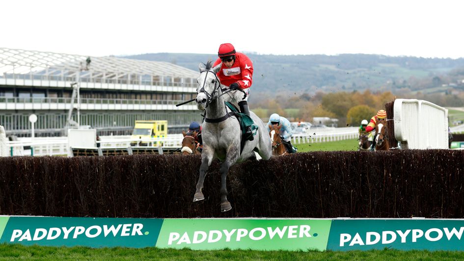 L'Eau Du Sud wins well at Cheltenham