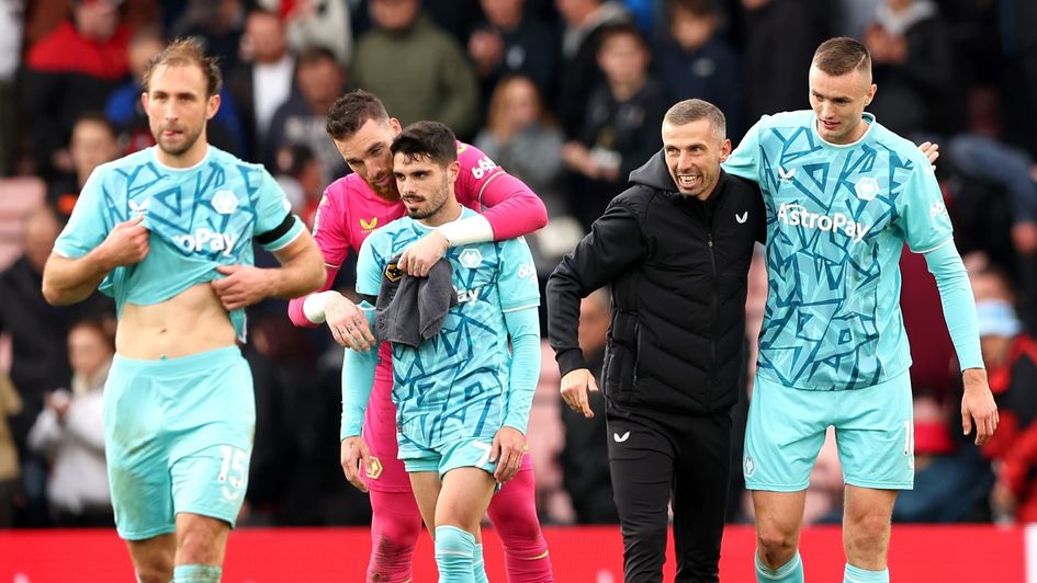 Gary O'Neil and Wolves celebrate victory at Bournemouth