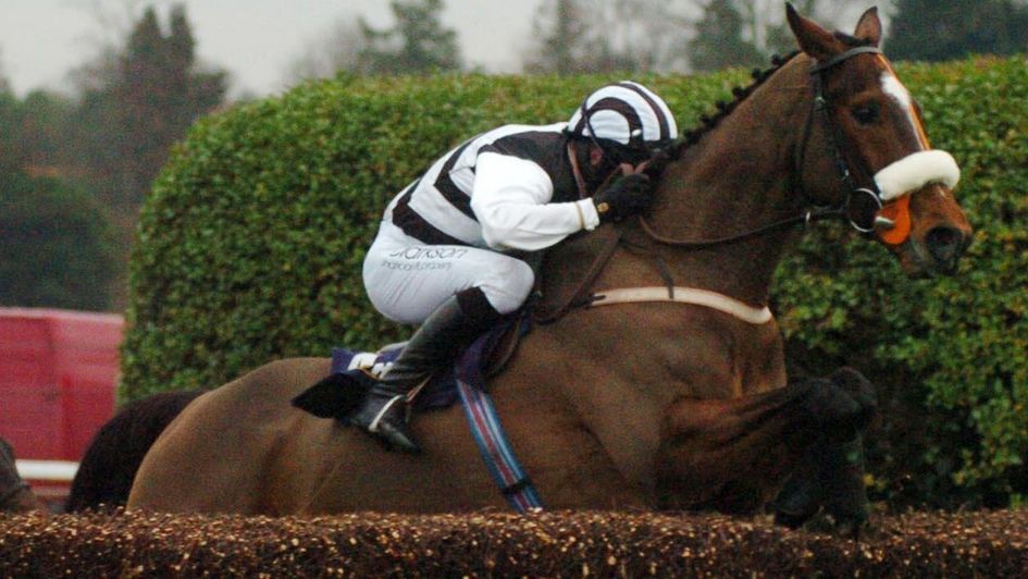 Moscow Flyer on his way to a thrilling victory in the 2004 Tingle Creek