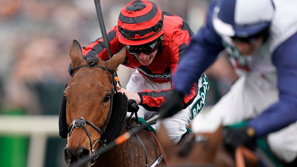 Three Musketeers begins his winning run at Aintree