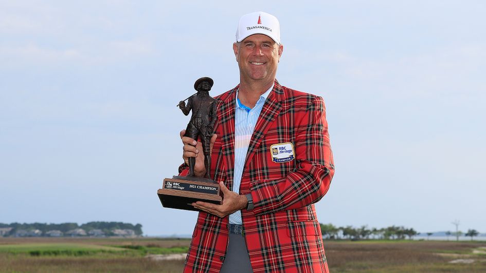 Stewart Cink with the RBC Heritage trophy