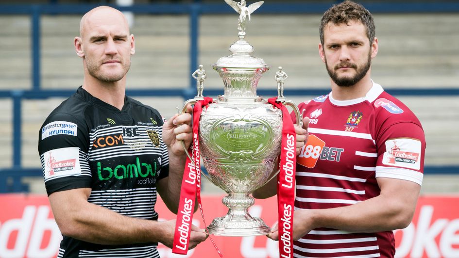 Gareth Ellis & Sean O'Loughlin with the Challenge Cup