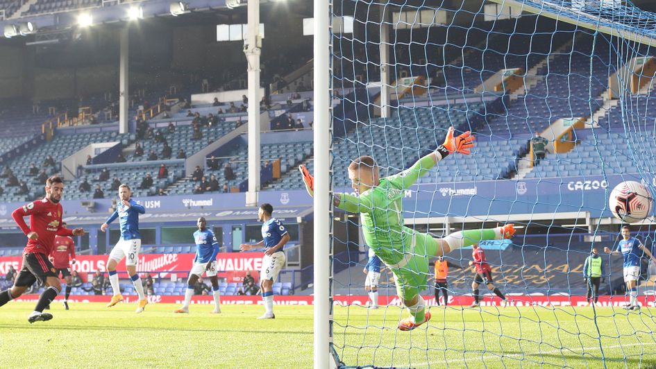 Bruno Fernandes heads passed Everton keeper Jordan Pickford