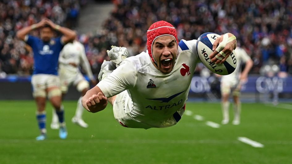 Gabin Villiere celebrates his second try