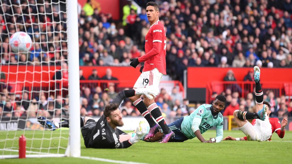 Manchester United and Leicester share the points at Old Trafford