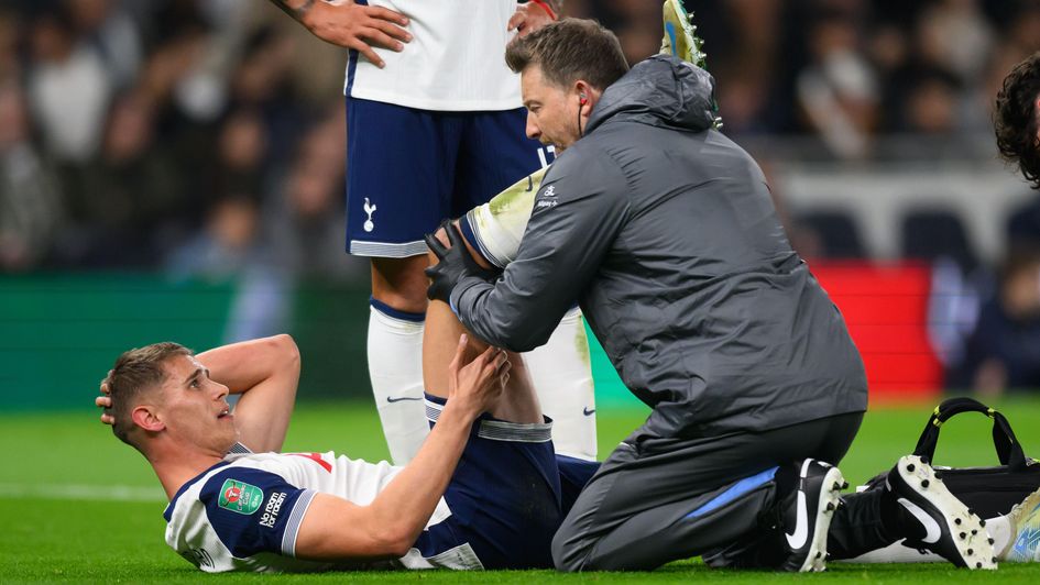 Micky van de Ven suffered an injury against Manchester City