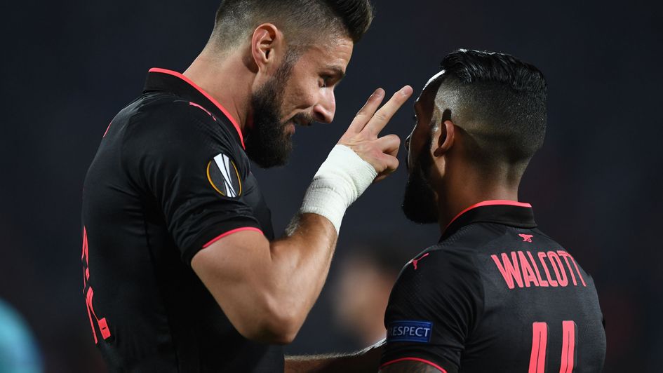 Olivier Giroud (L) and Theo Walcott