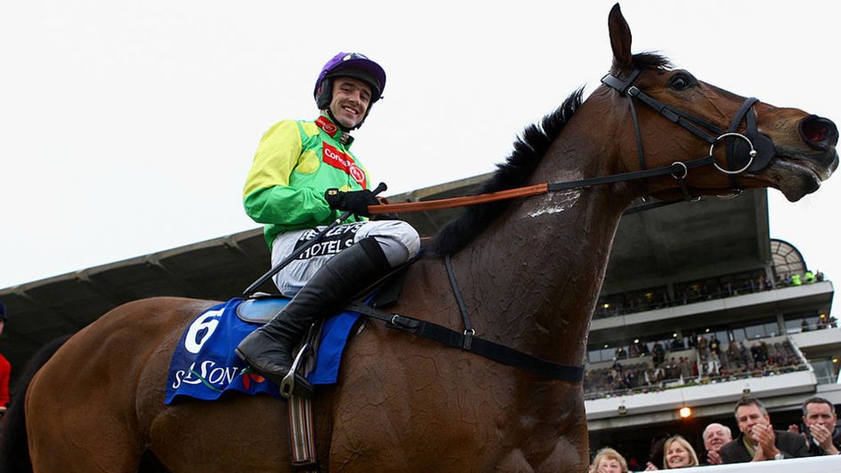 Master Minded at Cheltenham in 2009