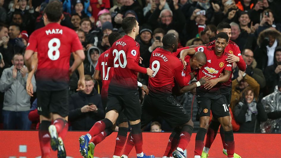 Manchester United players celebrate Marcus Rashford's goal