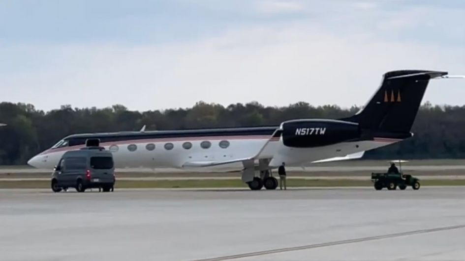 Tiger Woods' jet pictured after landing in Georgia (@EurekaEarthPlus)