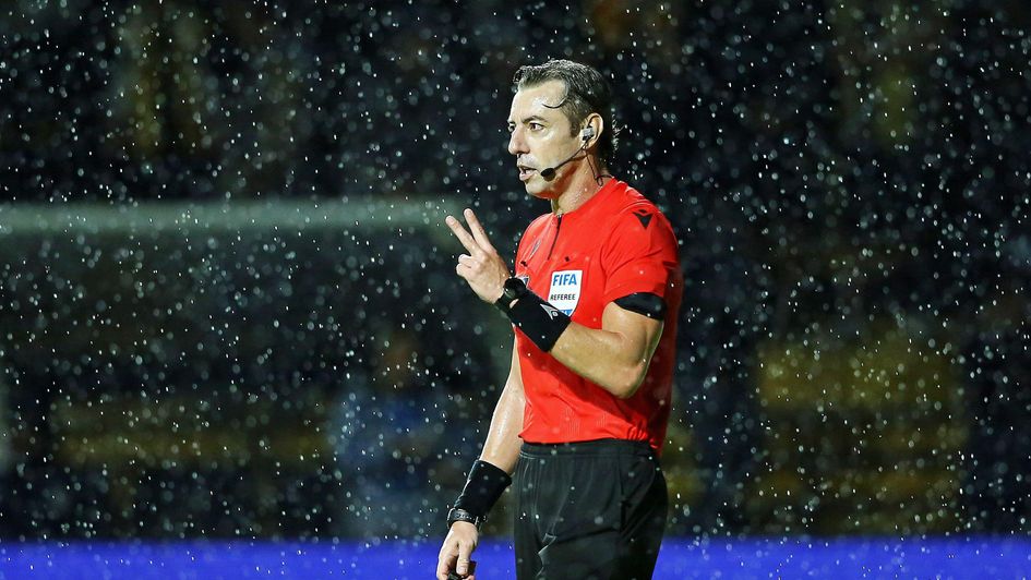 Referee Raphael Claus