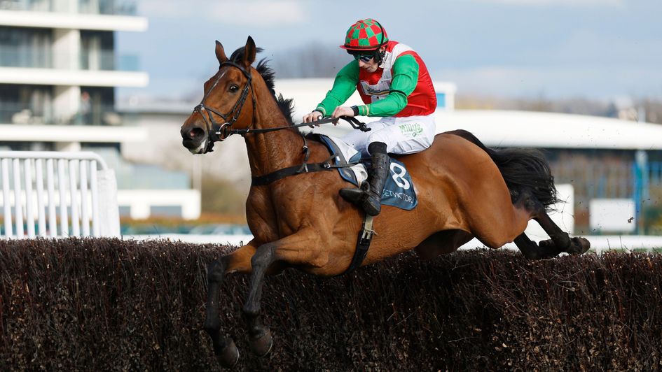 Heltenham on his way to victory at Newbury