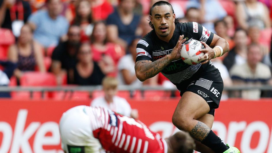 Mahe Fonua scores the second of his two tries