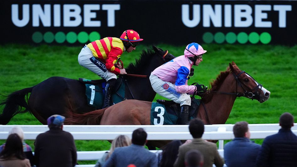 Fortune De Mer ridden, by Harry Skelton, on their way to winning cosily at Cheltenham