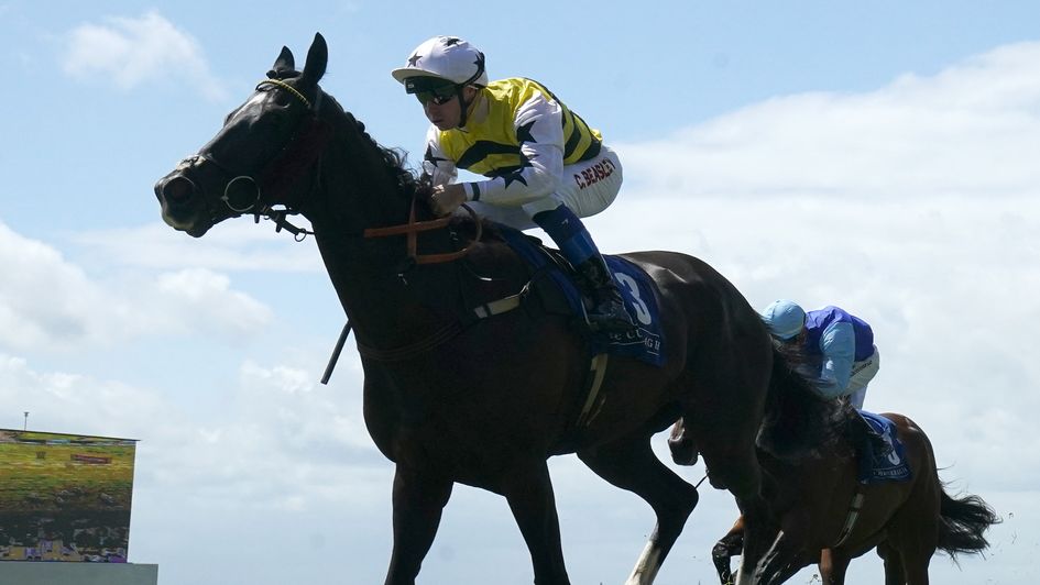 Commanche Falls wins at the Curragh