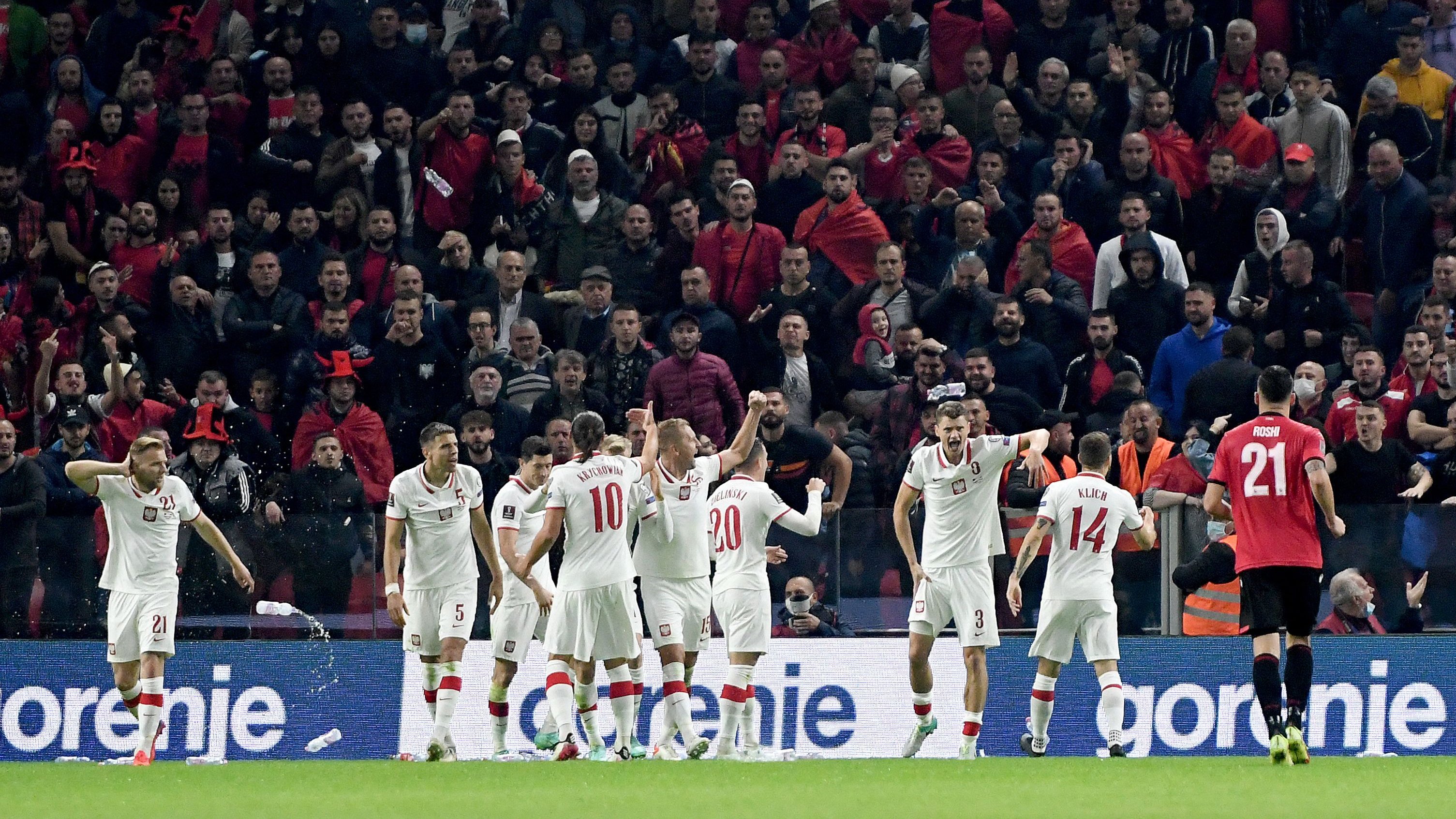 Футбол Польша Албания. Албания - Польша фанаты. Poland Player celebrated 2022.