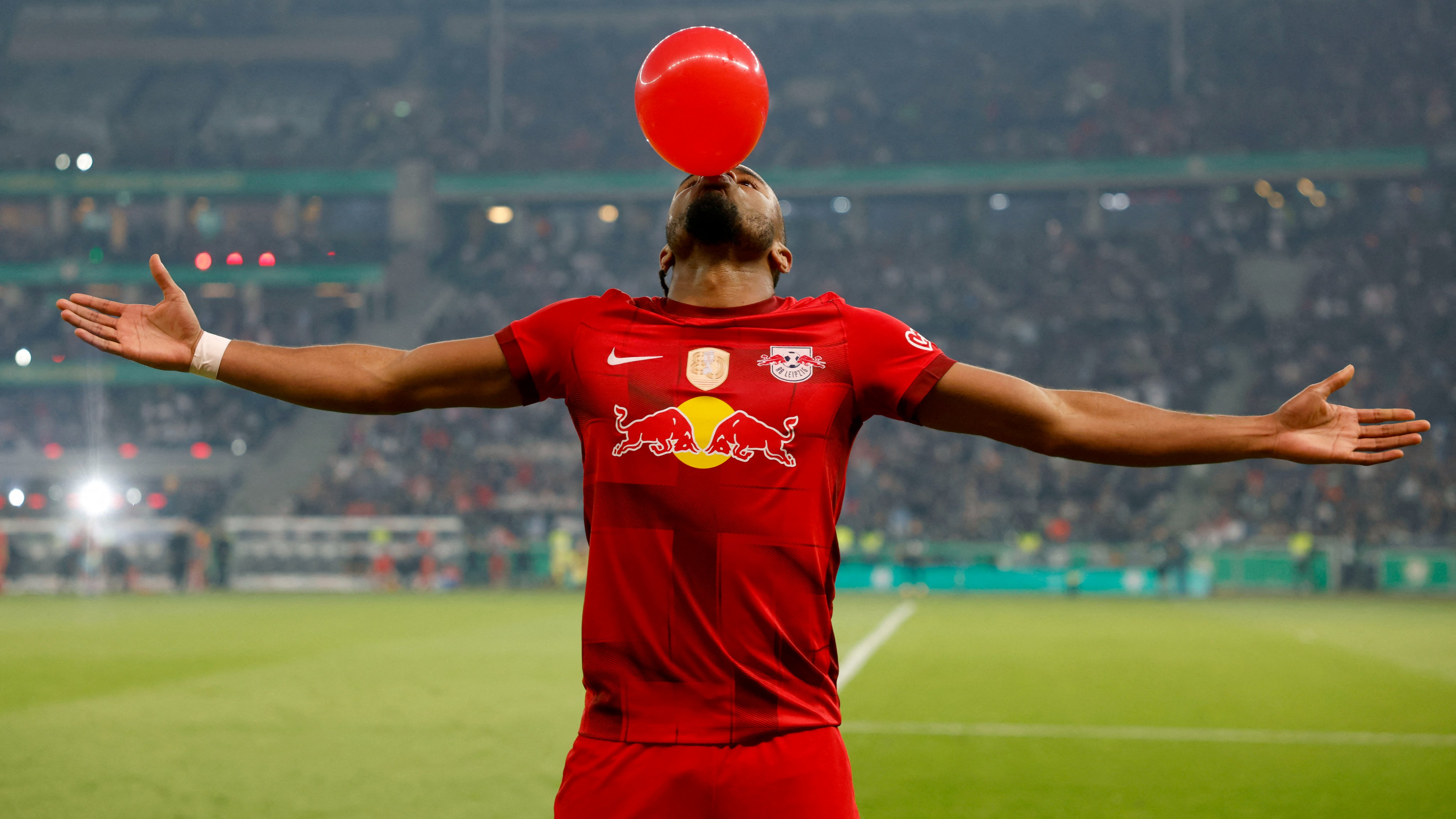 PSG-linked Nkunku responds to talk of 2023 transfer after signing new RB  Leipzig deal